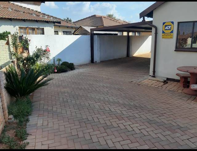 3 BEDROOM HOUSE SOLD IN THE ORCHARDS